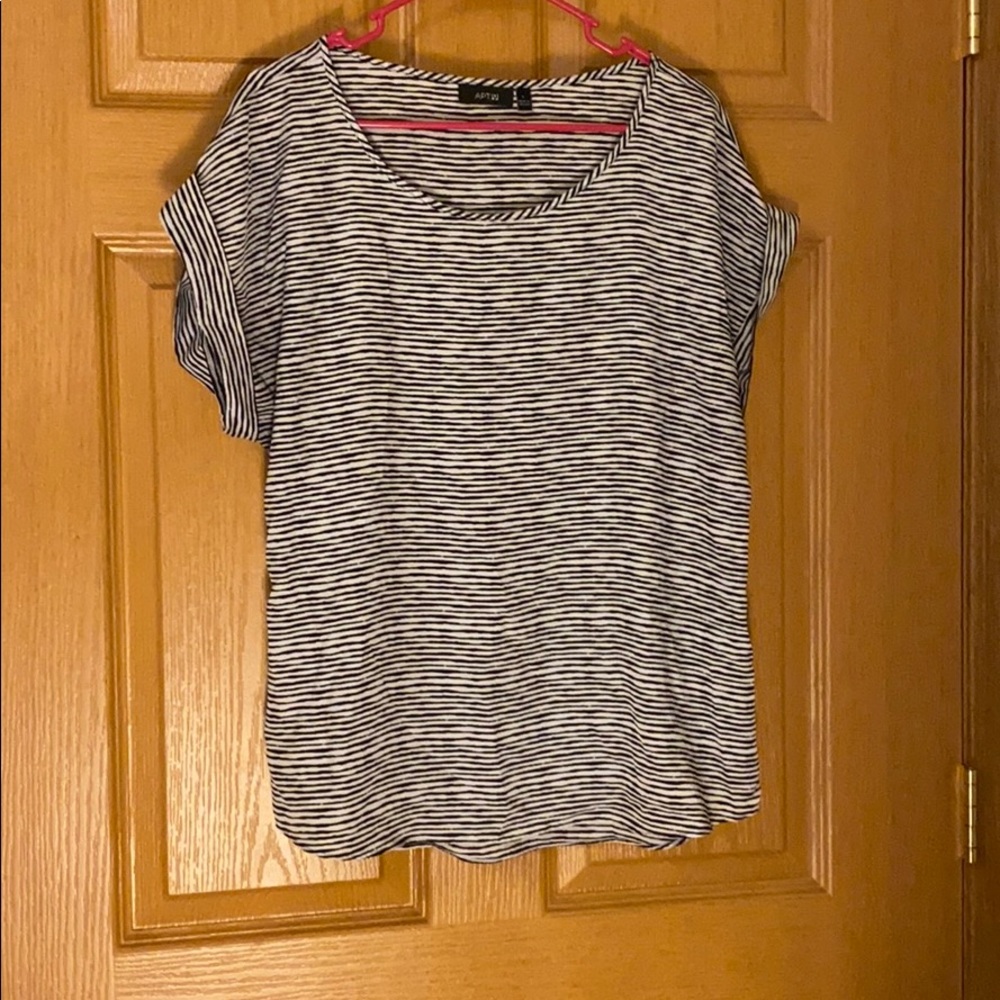 🌸EUC Black and white blouse